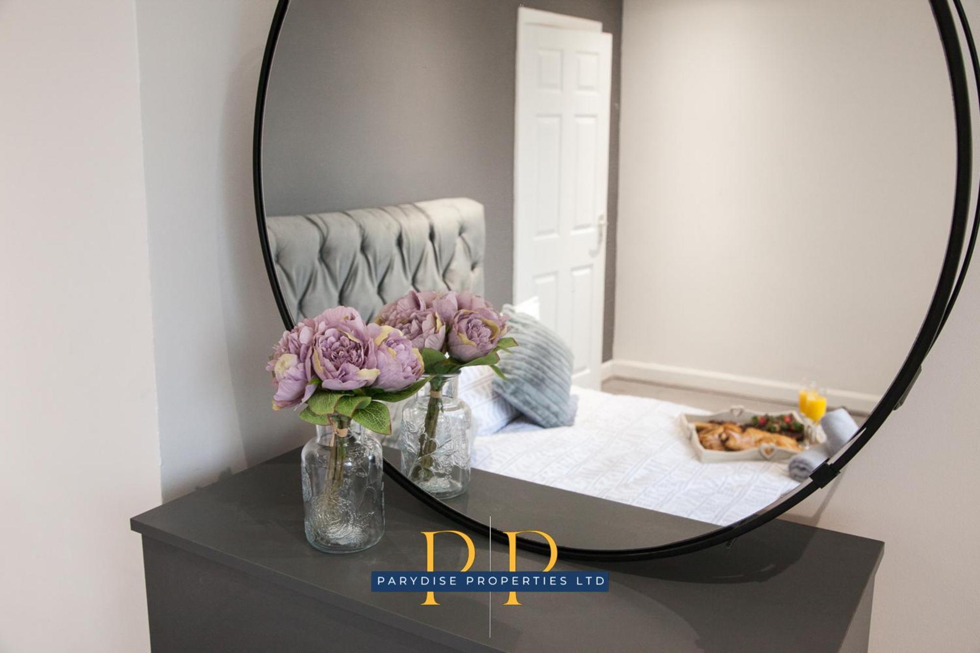 The Knutton House - Spacious Comfort By Parydise Properties - Leisure & Business Stays - Sleeps 7 Newcastle-under-Lyme Exteriér fotografie