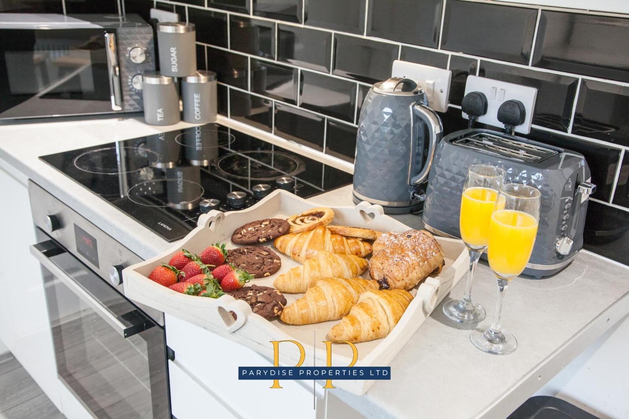 The Knutton House - Spacious Comfort By Parydise Properties - Leisure & Business Stays - Sleeps 7 Newcastle-under-Lyme Exteriér fotografie