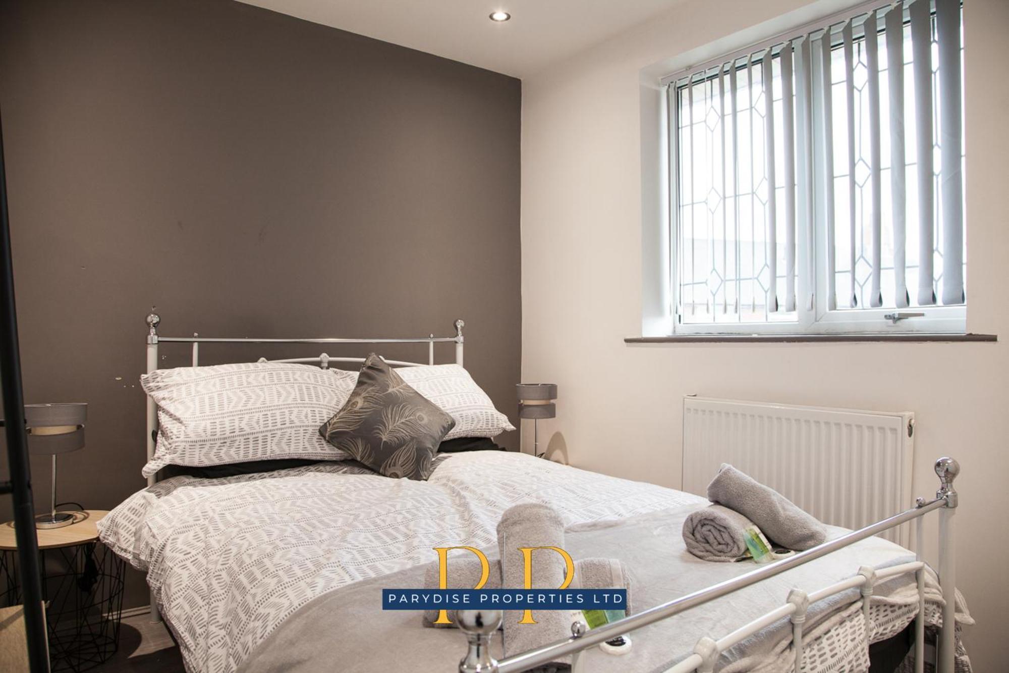 The Knutton House - Spacious Comfort By Parydise Properties - Leisure & Business Stays - Sleeps 7 Newcastle-under-Lyme Exteriér fotografie