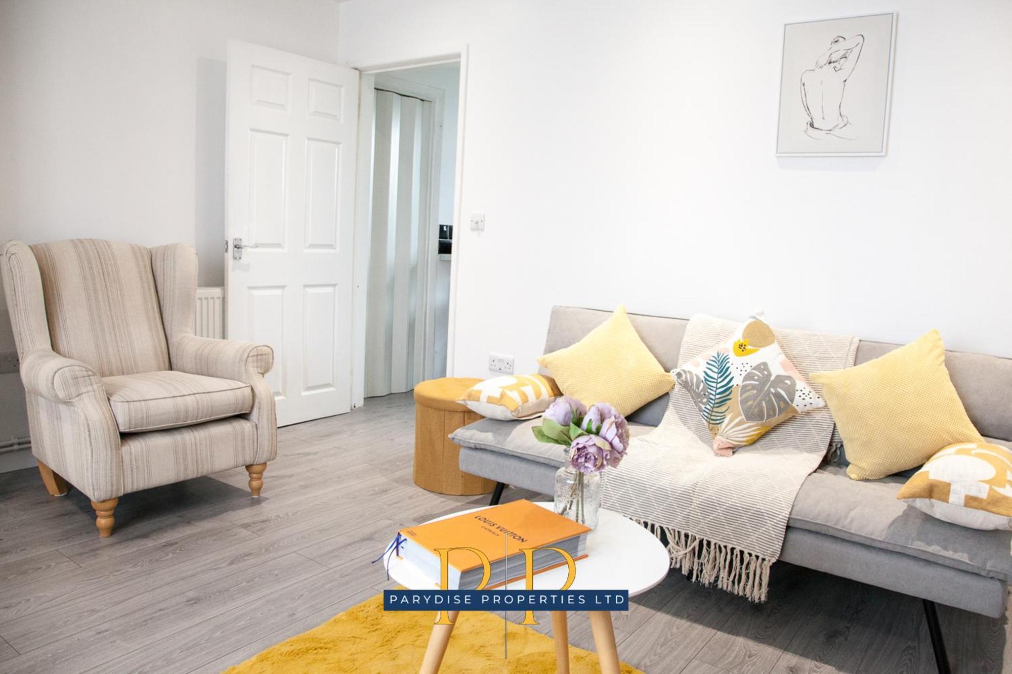 The Knutton House - Spacious Comfort By Parydise Properties - Leisure & Business Stays - Sleeps 7 Newcastle-under-Lyme Exteriér fotografie